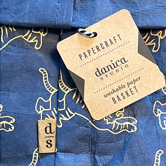 “Fierce” tiger design paper “basket” & metal pencil cup-basket folds flat-NWT - Picture 4 of 16